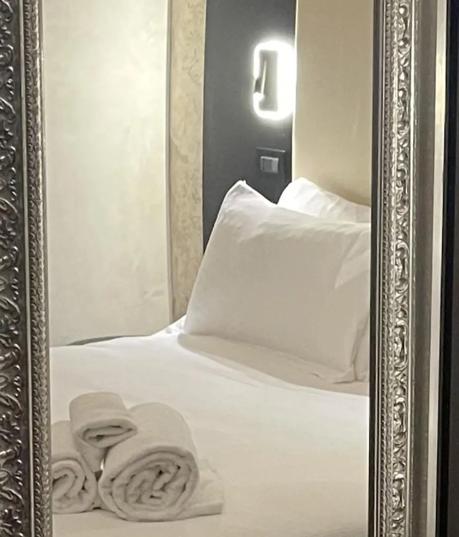 Domus Aquae Rooms & Wellness Spa Genoa 0*,  Italy